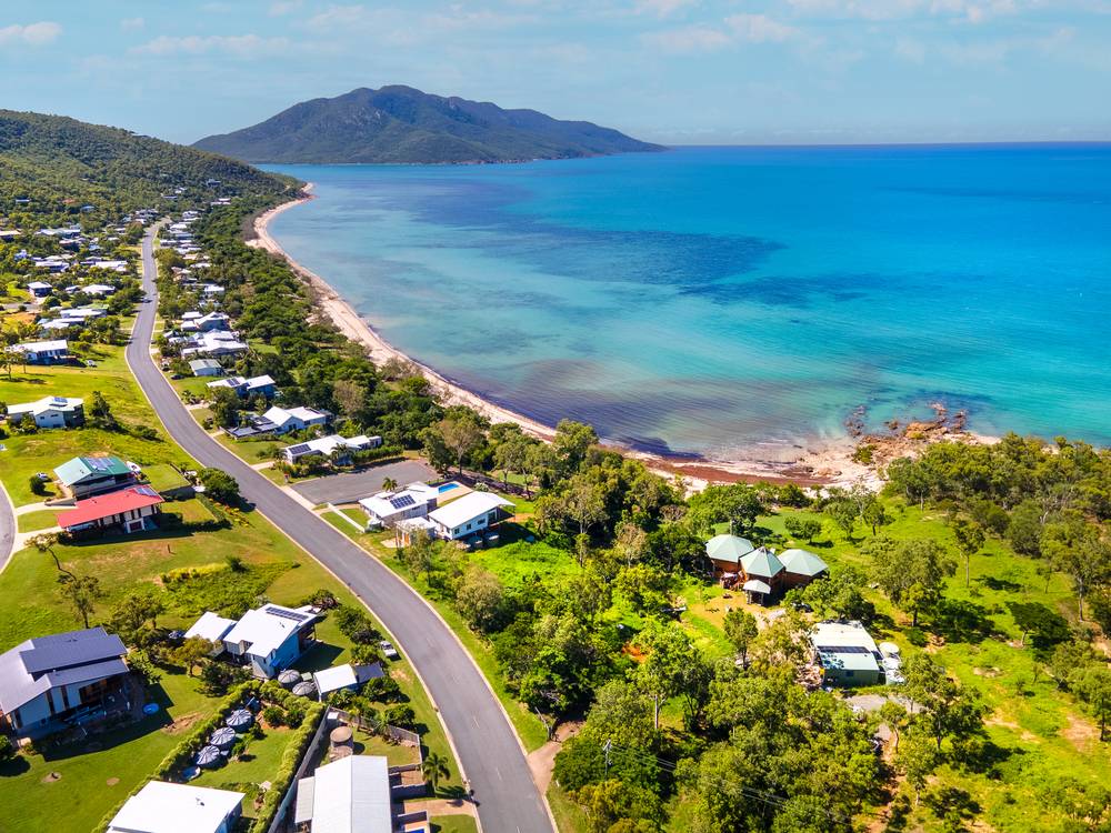 8 Gloucester Avenue, HIDEAWAY BAY, QLD 4800