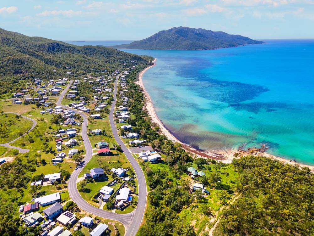 8 Gloucester Avenue, HIDEAWAY BAY, QLD 4800