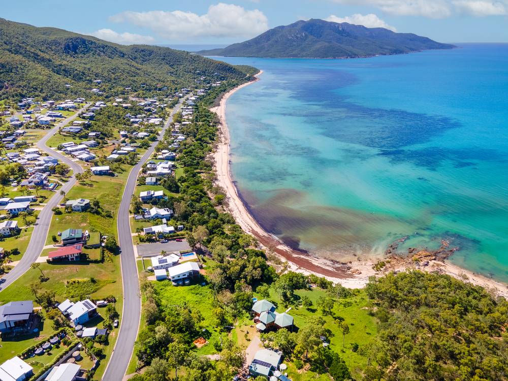 8 Gloucester Avenue, HIDEAWAY BAY, QLD 4800
