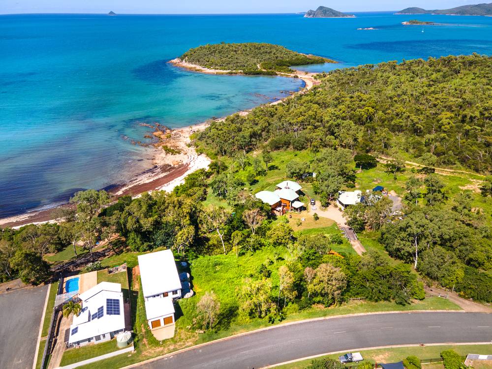 8 Gloucester Avenue, HIDEAWAY BAY, QLD 4800