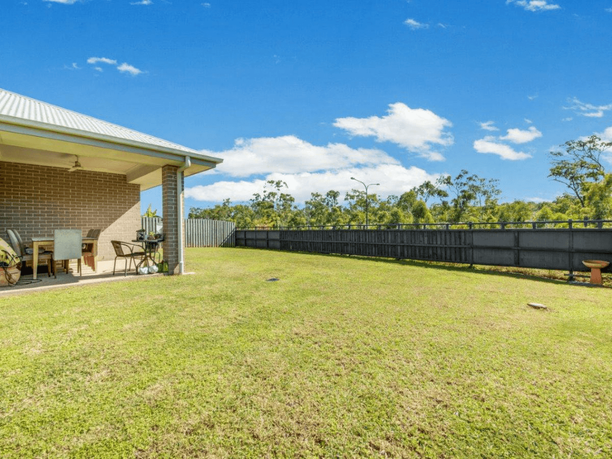 15 Clover Crescent, BOYNE ISLAND, QLD 4680