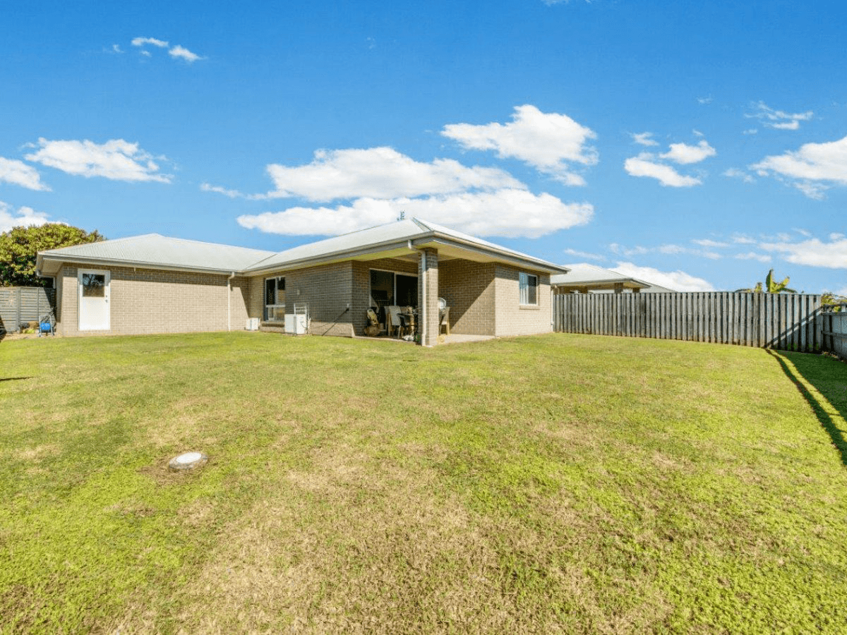 15 Clover Crescent, BOYNE ISLAND, QLD 4680