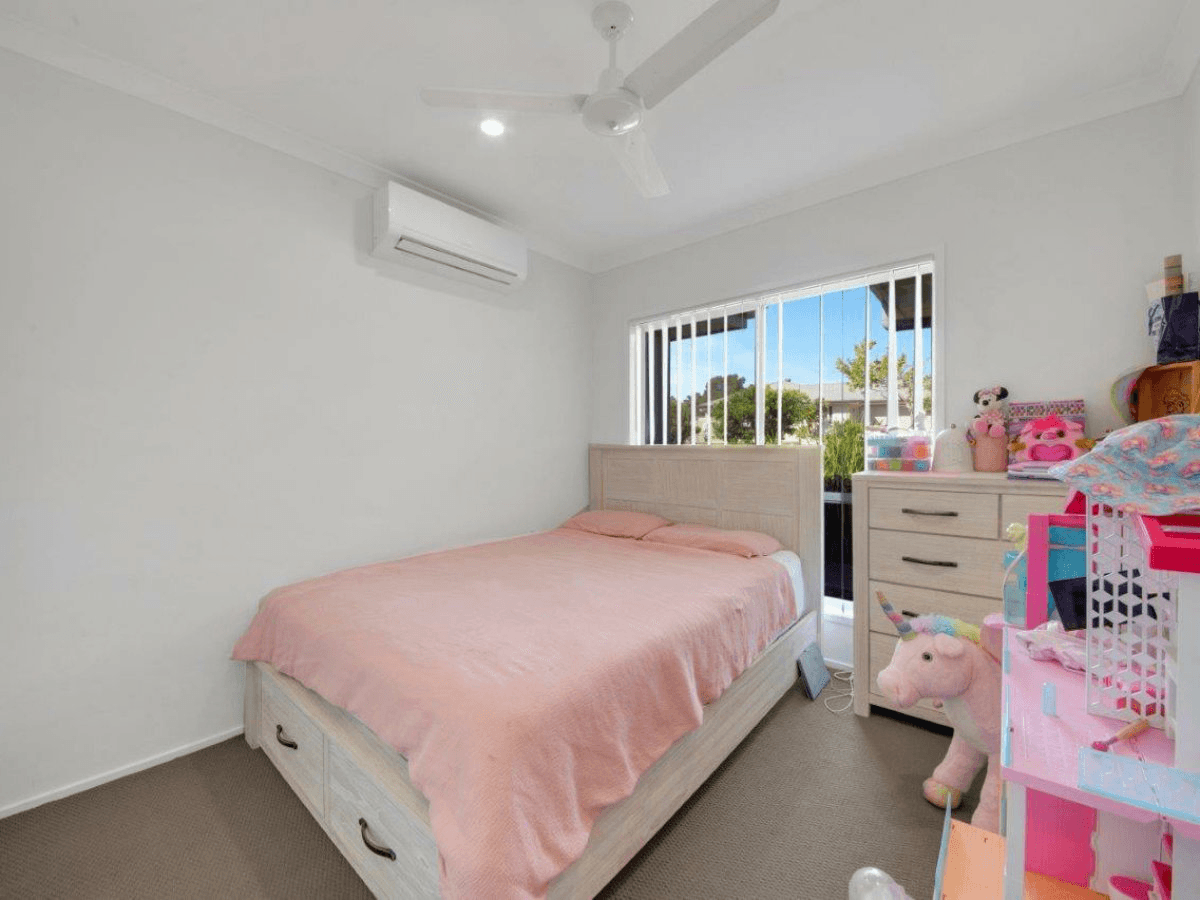 15 Clover Crescent, BOYNE ISLAND, QLD 4680