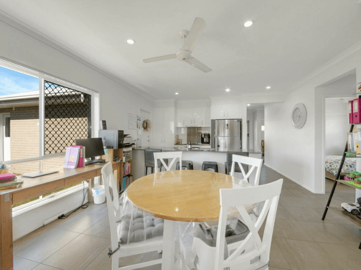 15 Clover Crescent, BOYNE ISLAND, QLD 4680