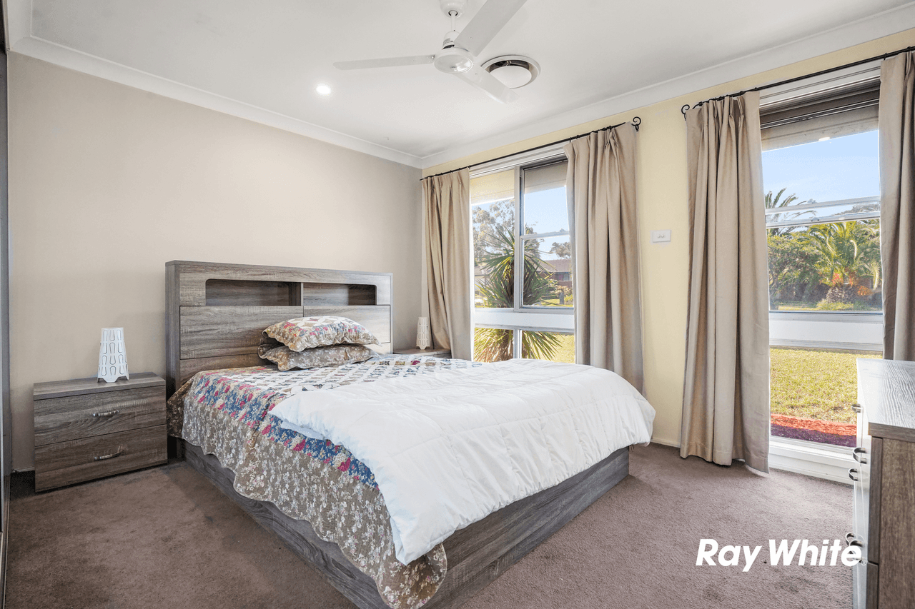 4 Olliver Crescent, ST CLAIR, NSW 2759