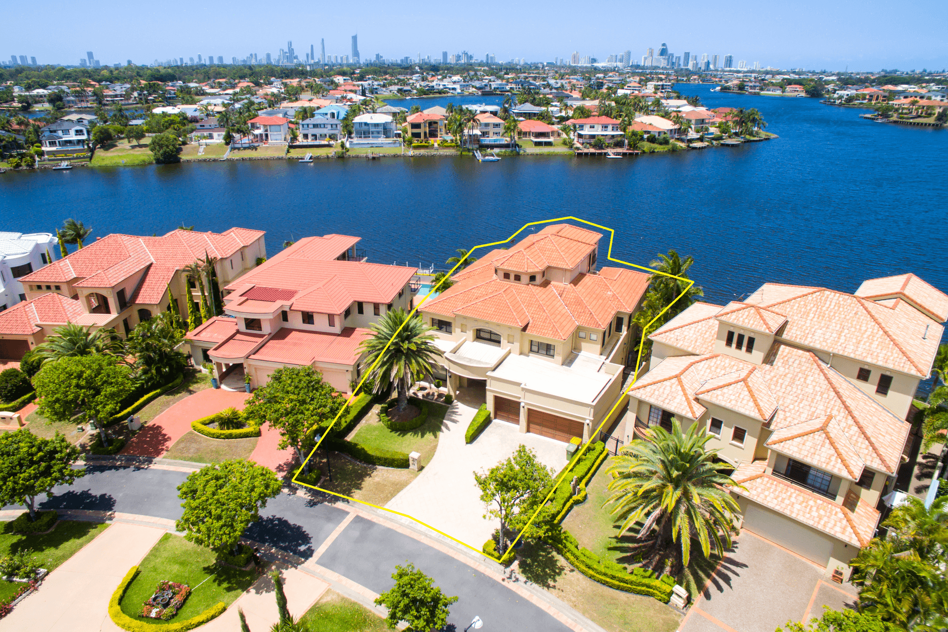 25 Istana View, Clear Island Waters, QLD 4226
