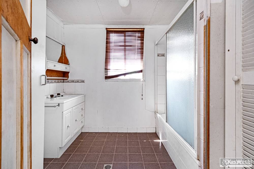 320-326 GEORGE STREET, DEPOT HILL, QLD 4700