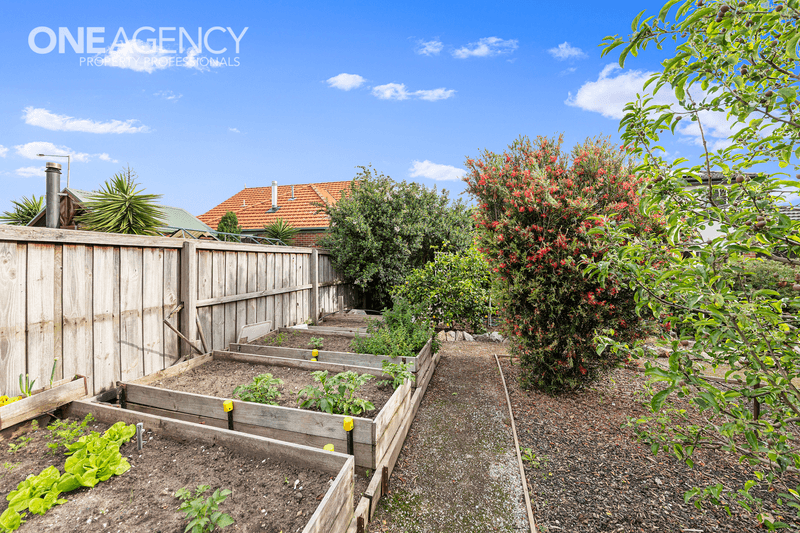 4 Livingstone Boulevard, PAKENHAM, VIC 3810