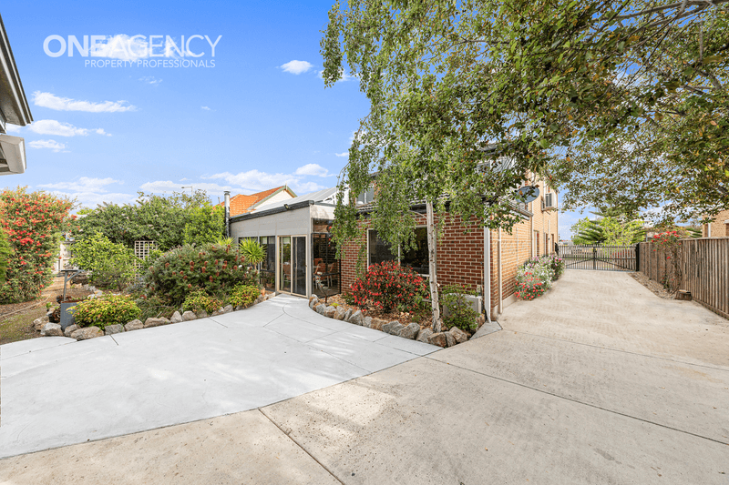 4 Livingstone Boulevard, PAKENHAM, VIC 3810