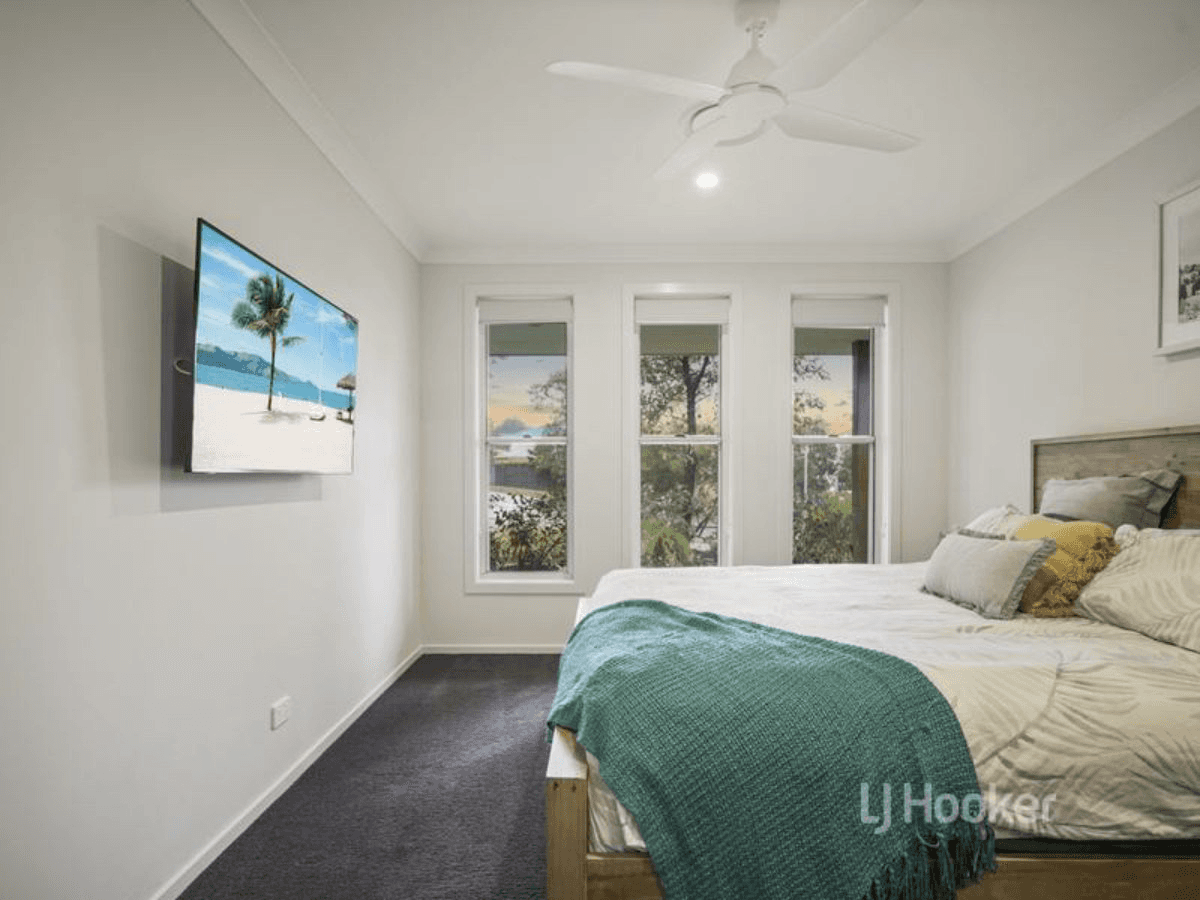 24 Halloran Street, VINCENTIA, NSW 2540