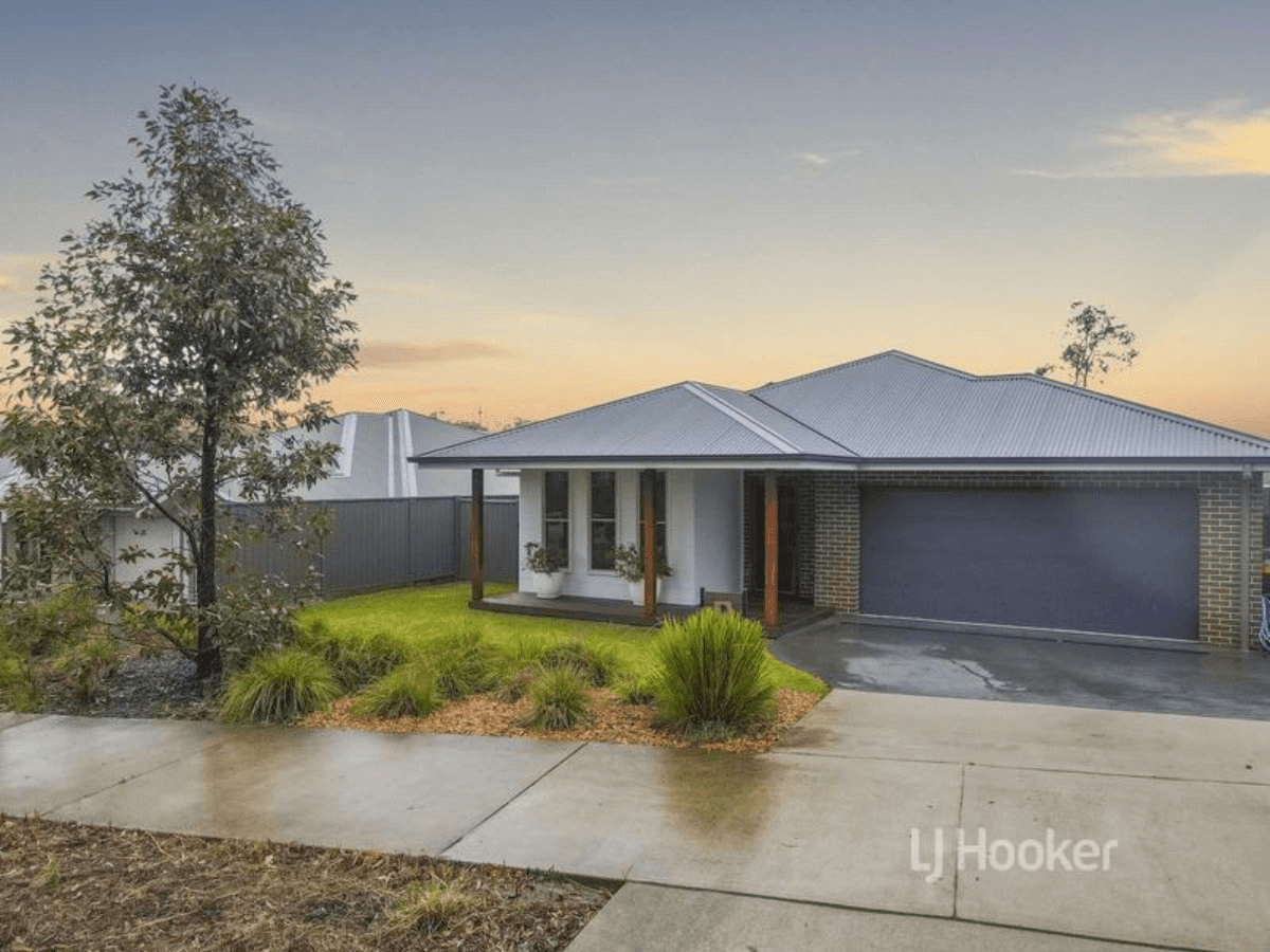 24 Halloran Street, VINCENTIA, NSW 2540