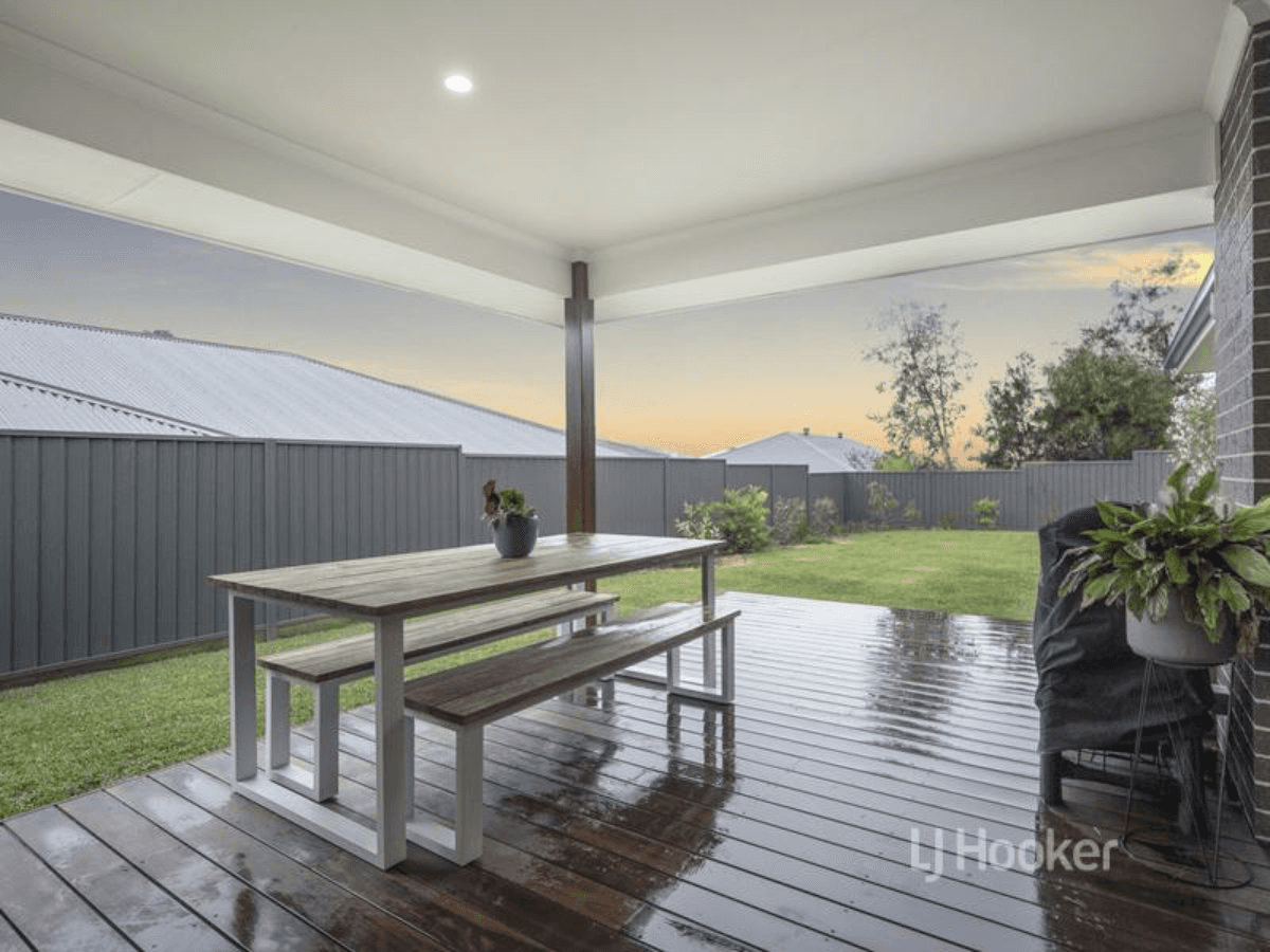 24 Halloran Street, VINCENTIA, NSW 2540