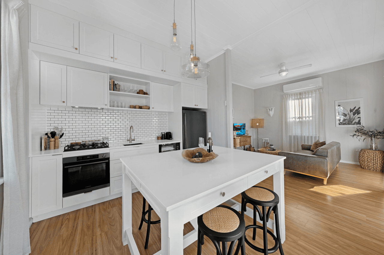 857 Esplanade, Lota, QLD 4179