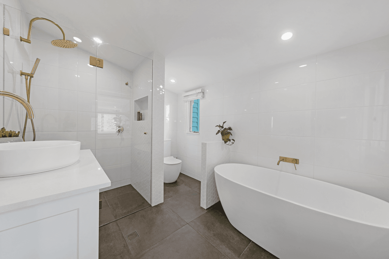 857 Esplanade, Lota, QLD 4179