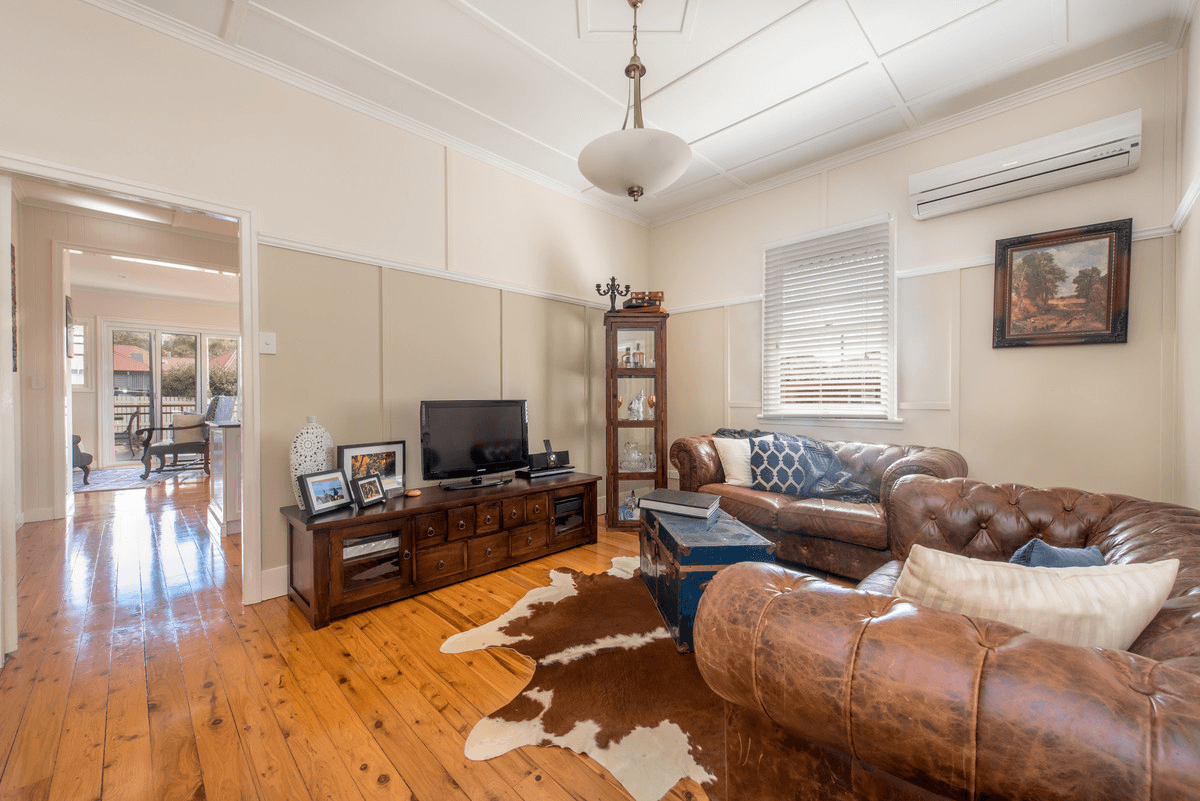 19 Henderson Street, Newtown, QLD 4350