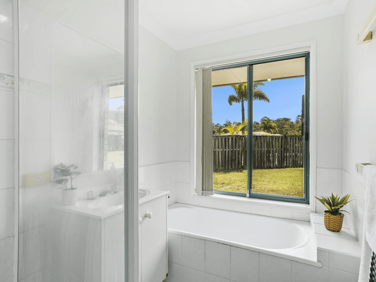 12 Kingman Court, PACIFIC PINES, QLD 4211