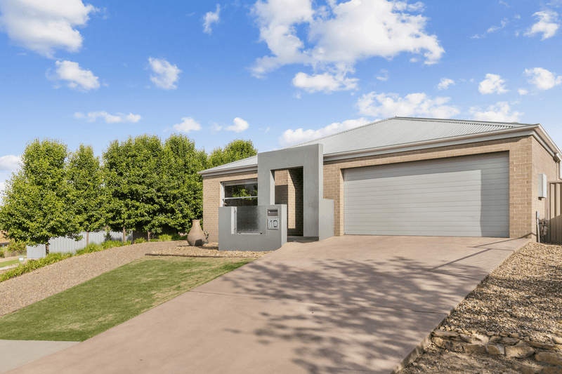 10 Hatton Dr, YASS, NSW 2582