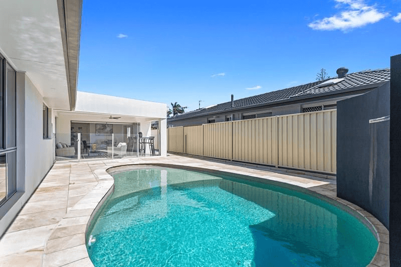 13 Coogeen Street, Sorrento, QLD 4217