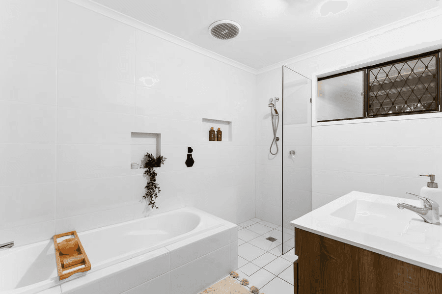 217 Mallawa Drive, PALM BEACH, QLD 4221