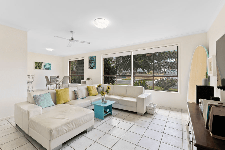 217 Mallawa Drive, PALM BEACH, QLD 4221