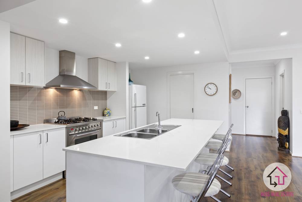 12 Appleberry Way, WALLAN, VIC 3756