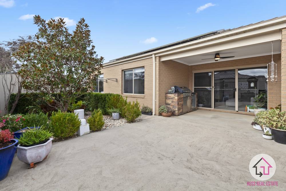 12 Appleberry Way, WALLAN, VIC 3756