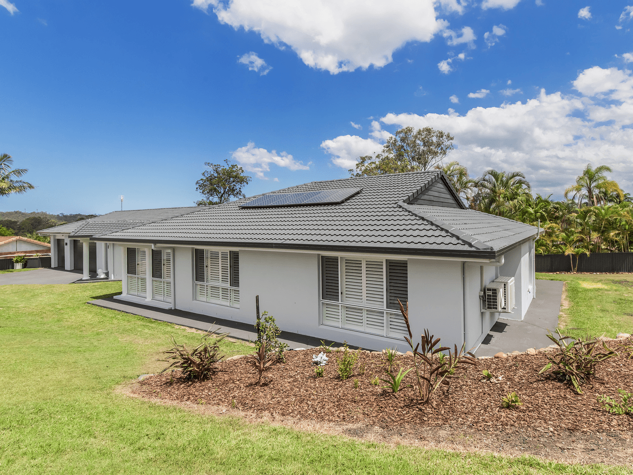 8  Wimbledon Way, OXENFORD, QLD 4210