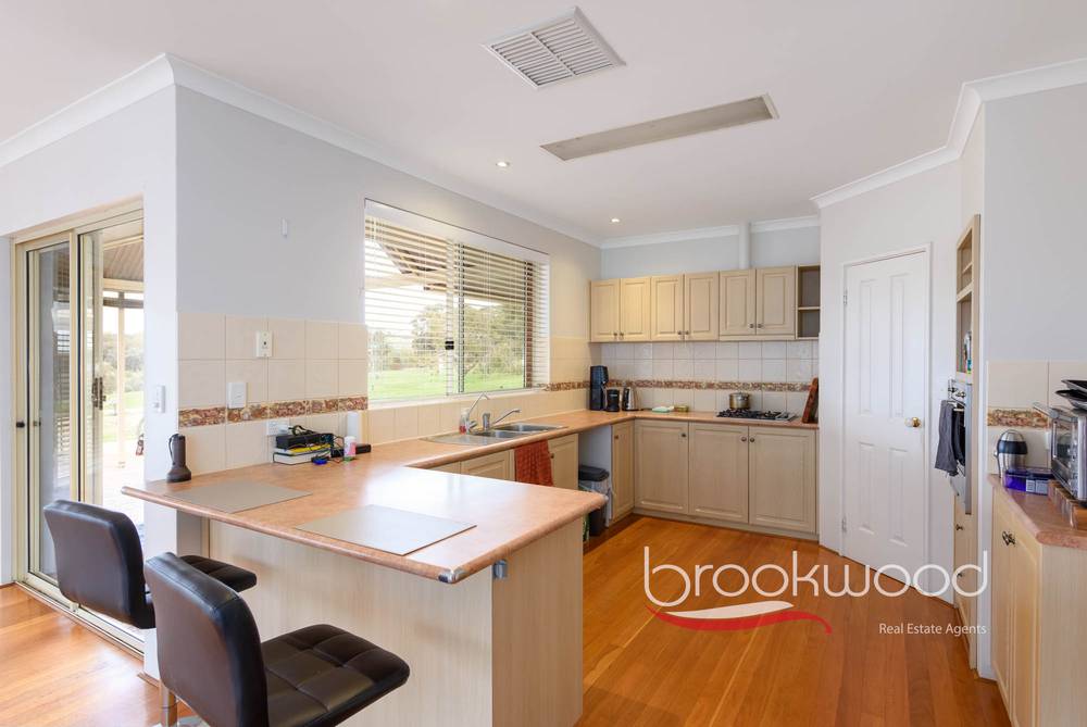 300 Hill Road, Bakers Hill, WA 6562