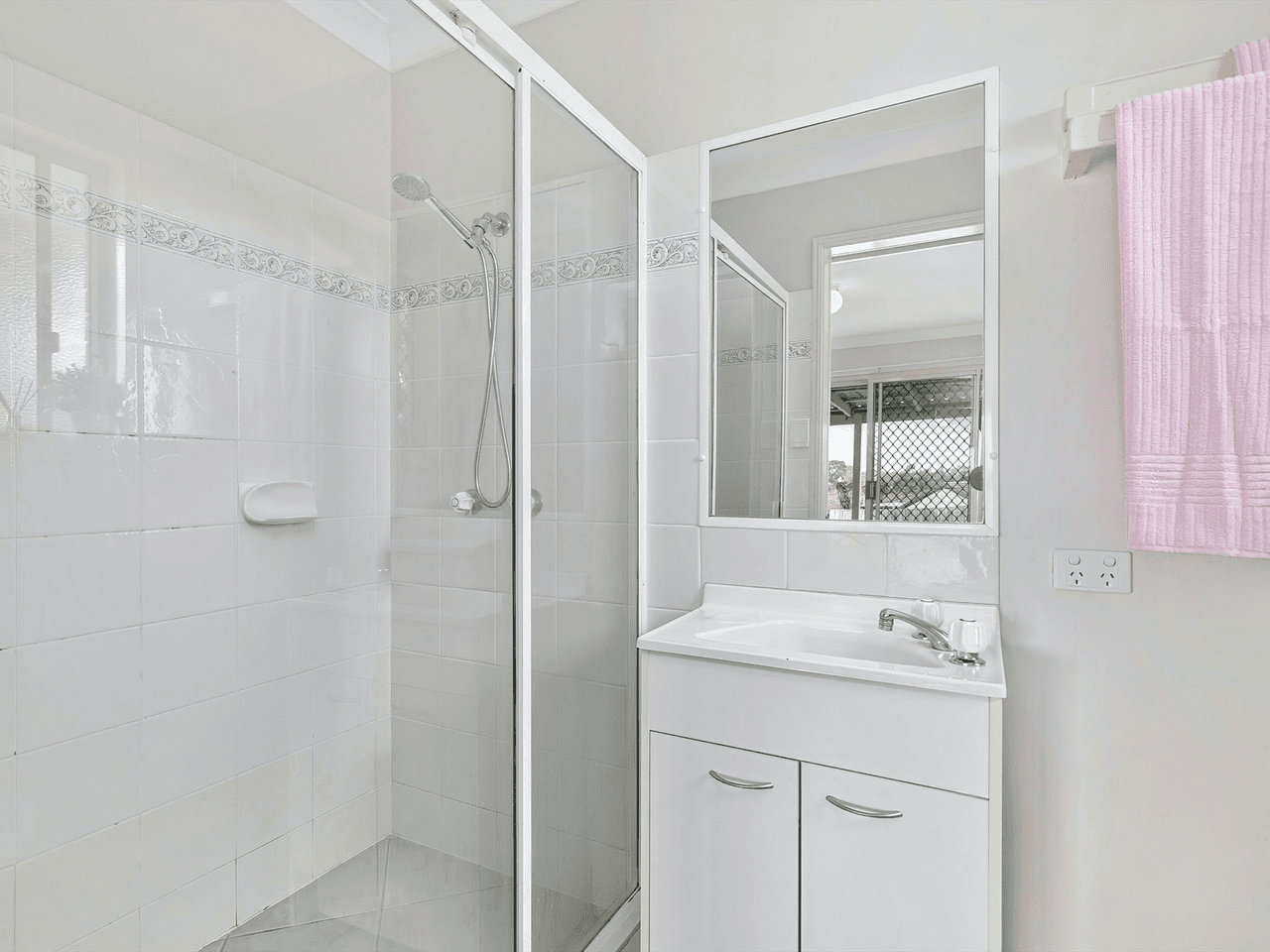 32 Smout Court, SANDSTONE POINT, QLD 4511
