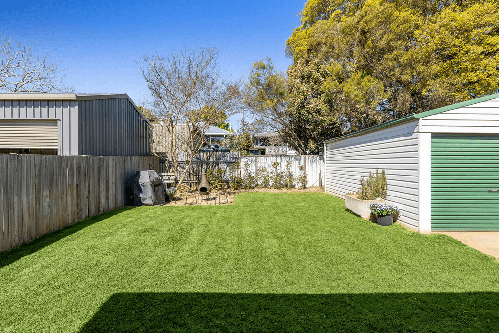 12 Leonard Street, EAST TOOWOOMBA, QLD 4350