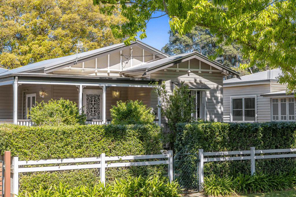 12 Leonard Street, EAST TOOWOOMBA, QLD 4350