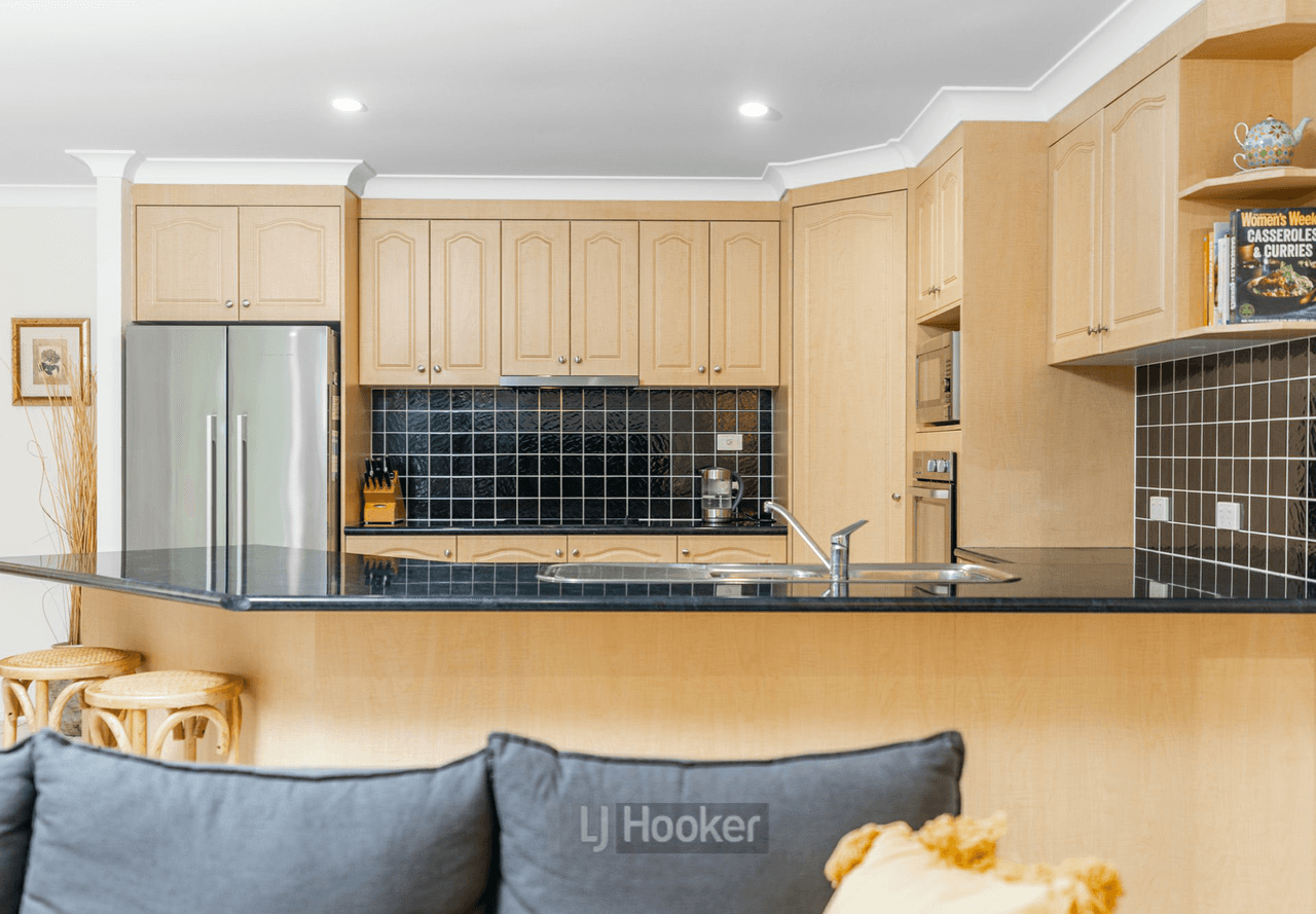 5 Cheltenham Place, FOREST LAKE, QLD 4078