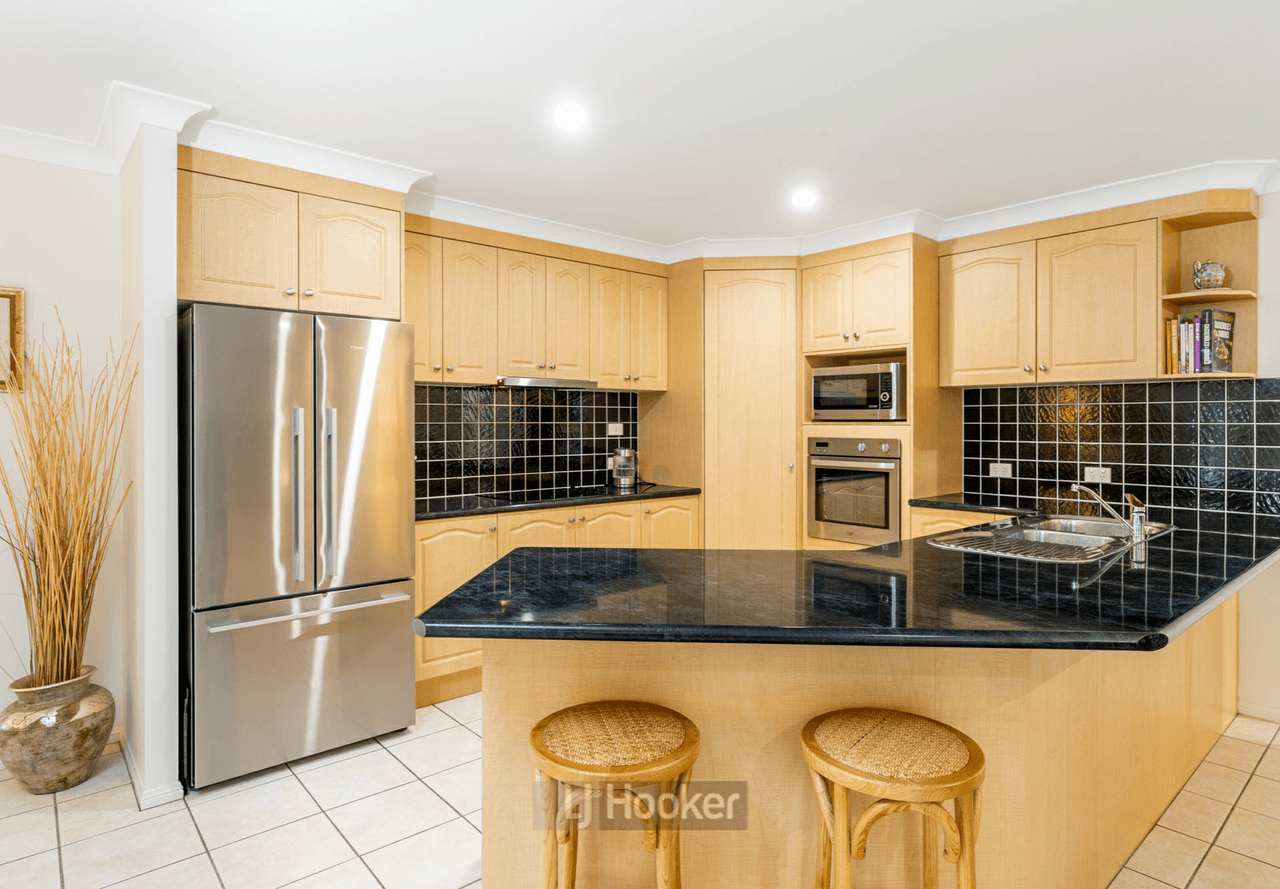 5 Cheltenham Place, FOREST LAKE, QLD 4078