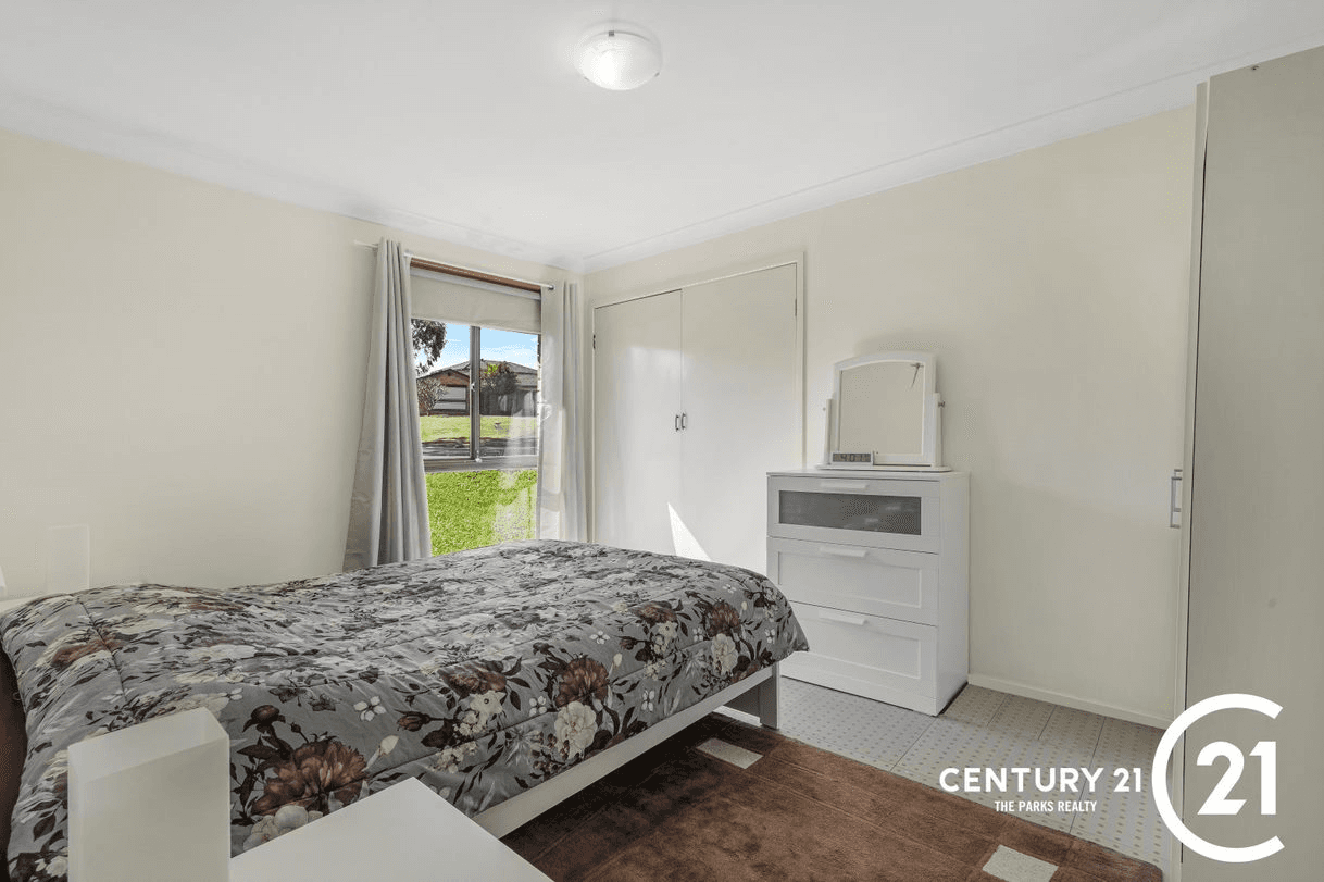 13 Lindum Place, St Johns Park, NSW 2176