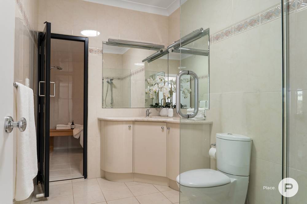 6 Hely Place, Mount Ommaney, QLD 4074