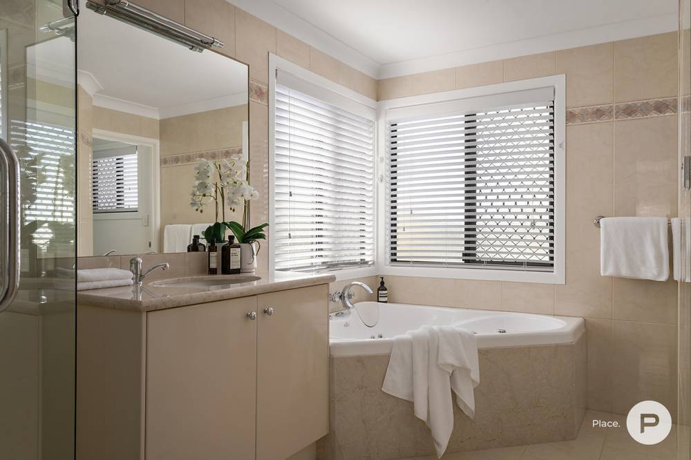 6 Hely Place, Mount Ommaney, QLD 4074