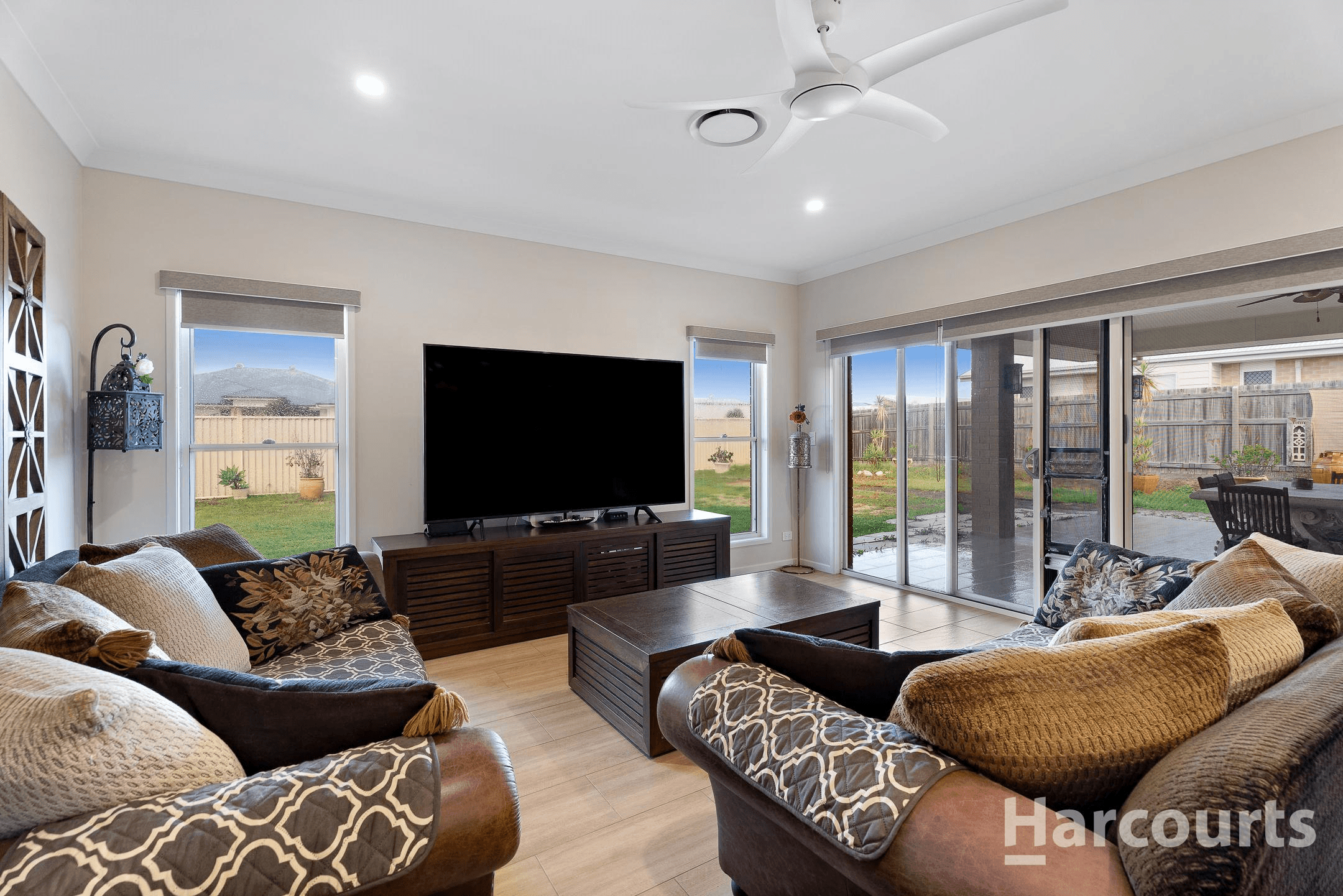 14 Richard Charles Drive, KAWUNGAN, QLD 4655