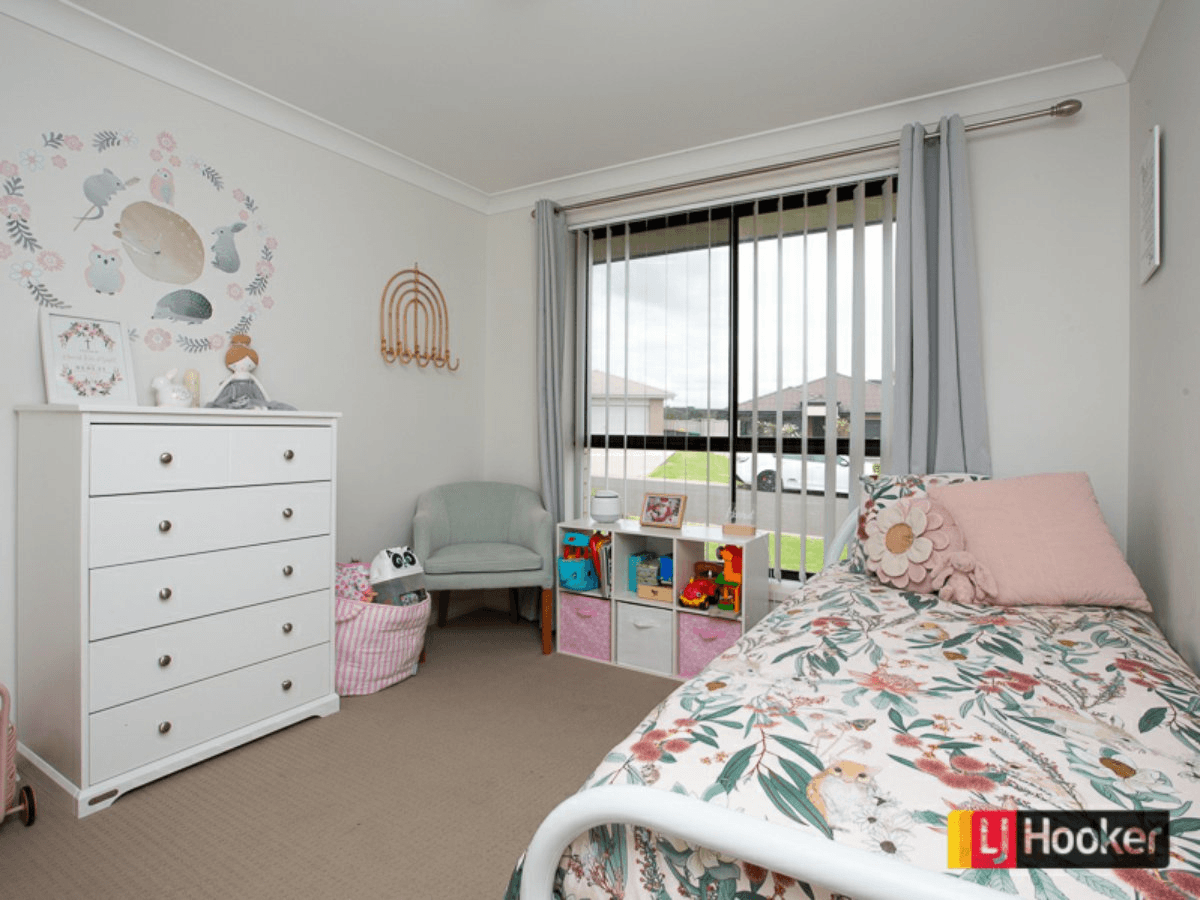 1 Water Gum Close, OXLEY VALE, NSW 2340