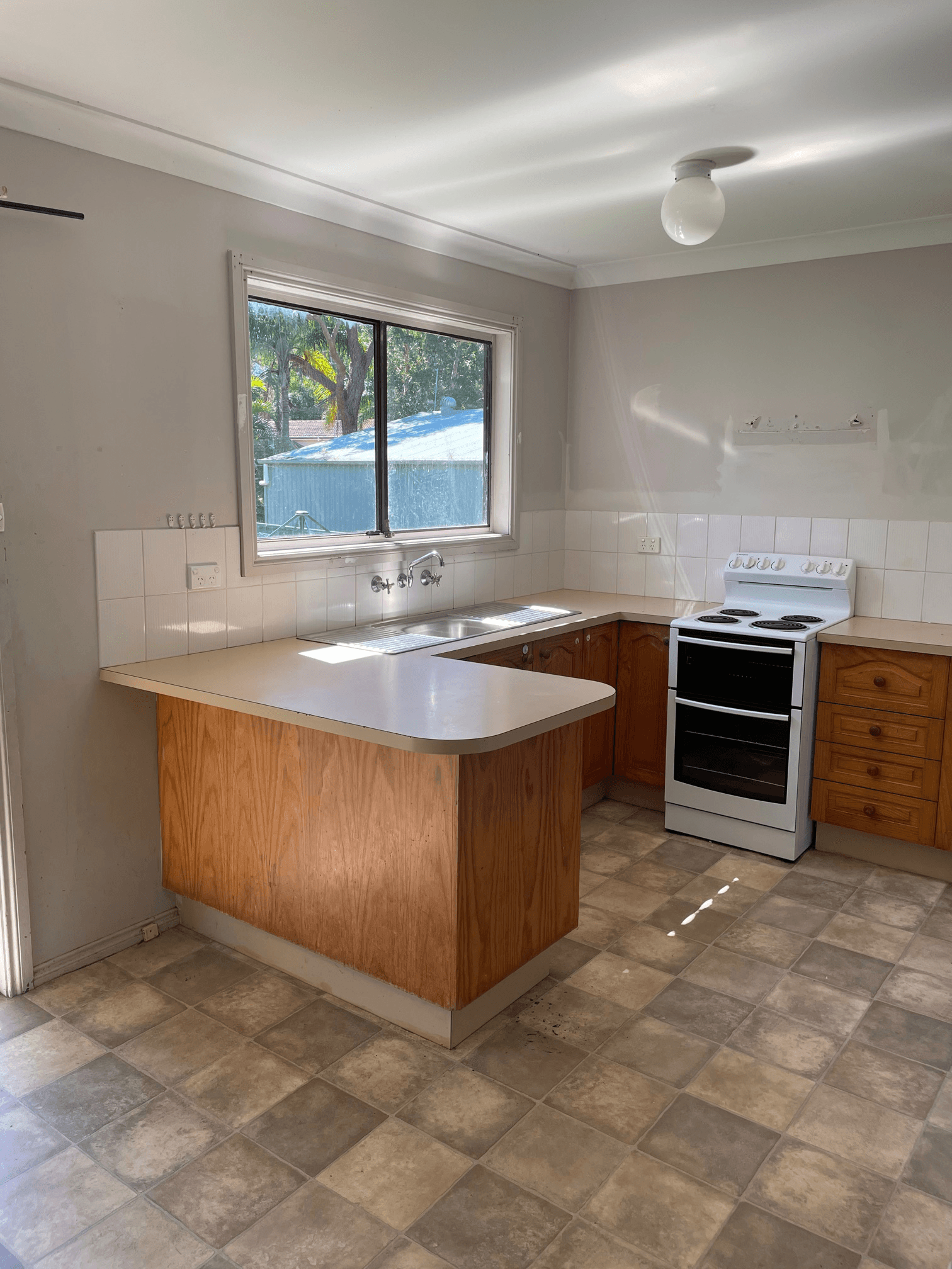 22 Monterey Avenue, MANNERING PARK, NSW 2259