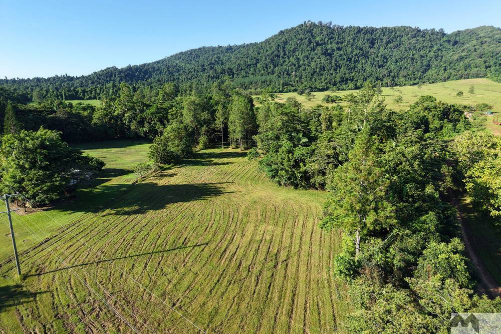 Meuanbah Road, Bombeeta, QLD 4871