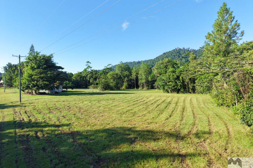 Meuanbah Road, Bombeeta, QLD 4871