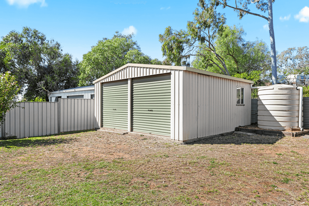 32 Robb Street, OAKEY, QLD 4401