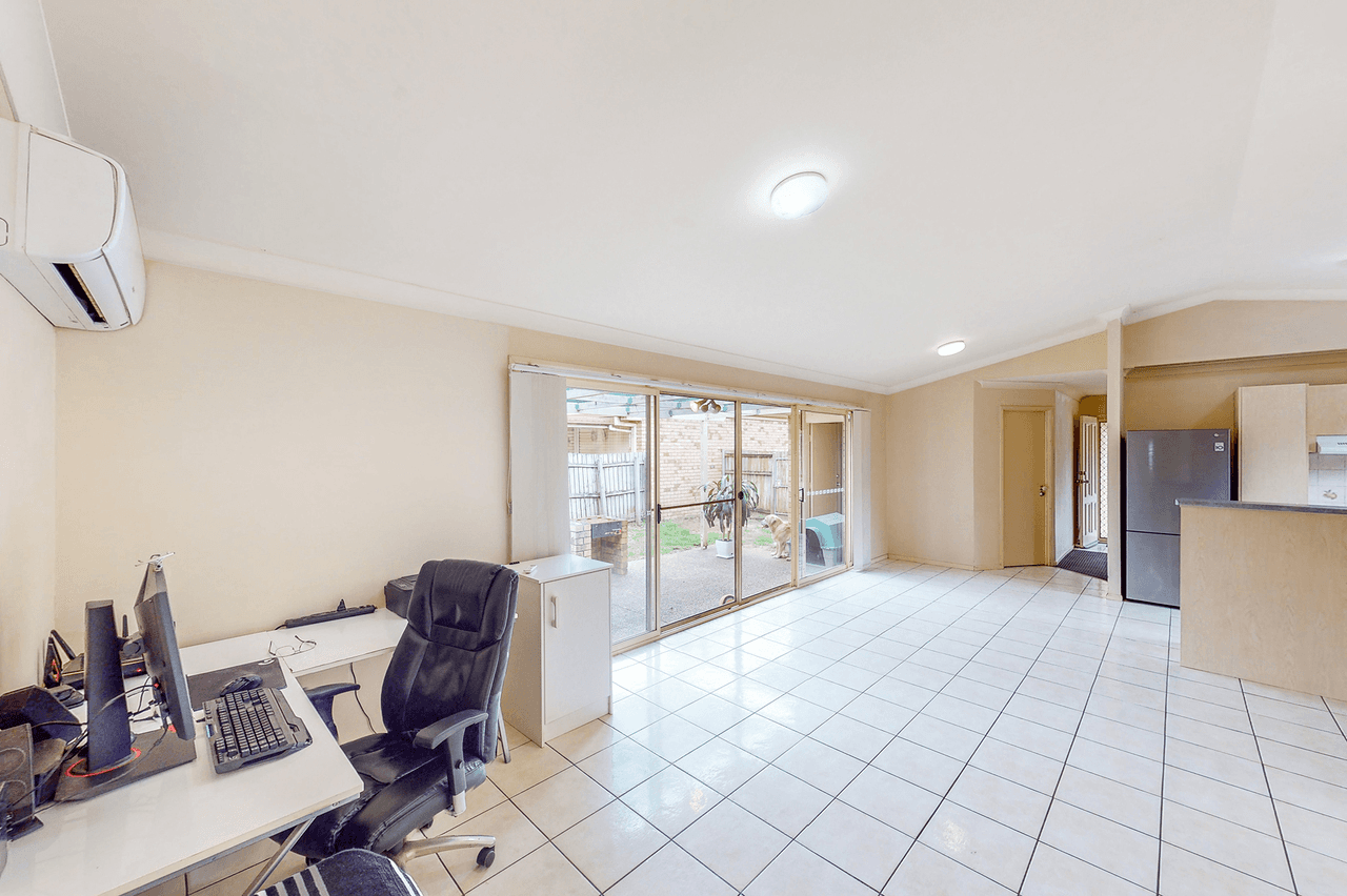 8 Acorn Circuit, FOREST LAKE, QLD 4078