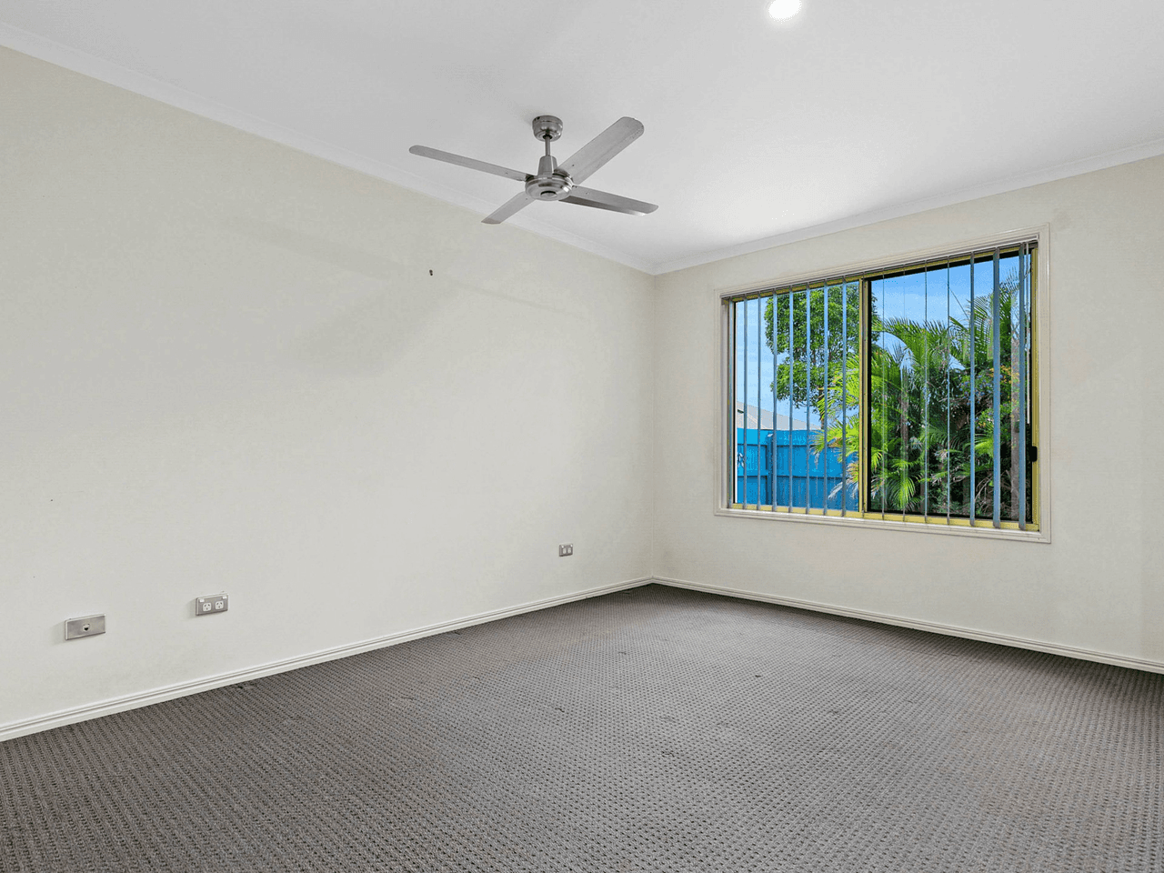 15 Endeavour Way, ELI WATERS, QLD 4655