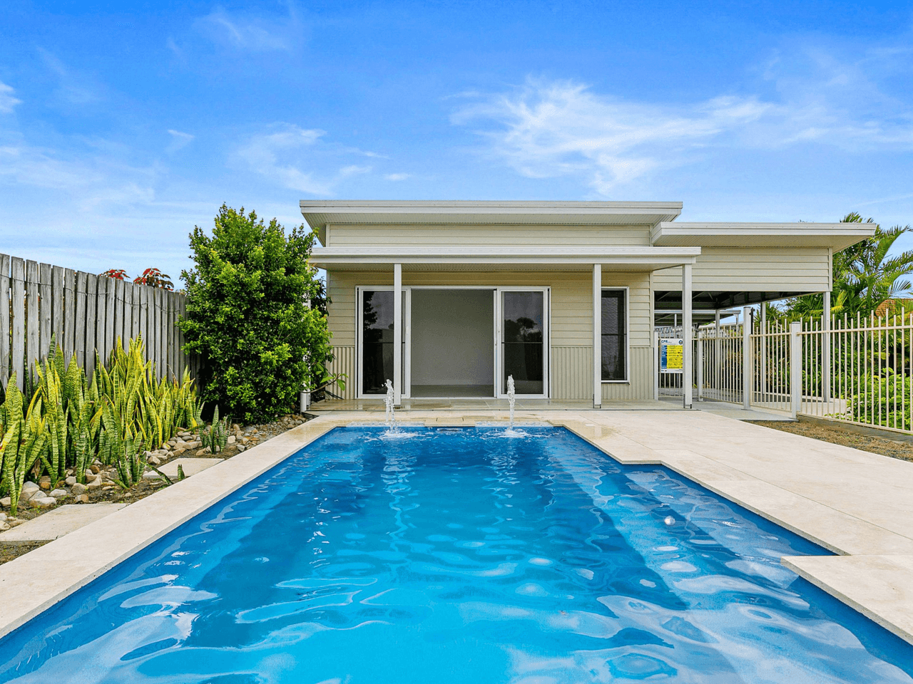 15 Endeavour Way, ELI WATERS, QLD 4655