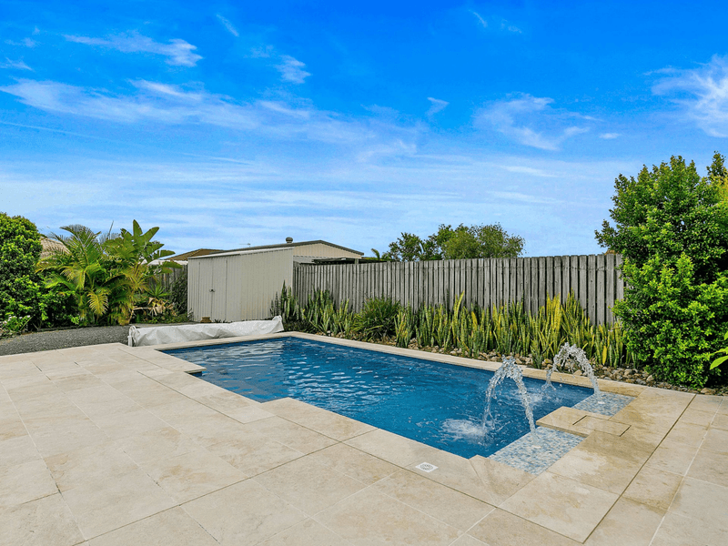 15 Endeavour Way, ELI WATERS, QLD 4655