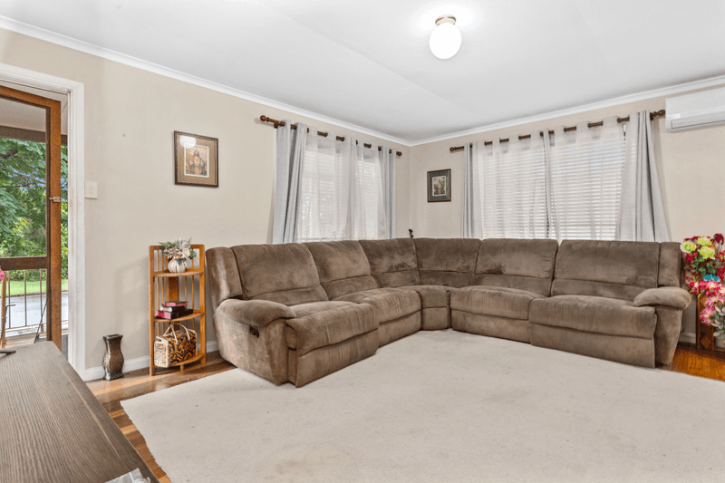 11 Bambil Street, CRESTMEAD, QLD 4132