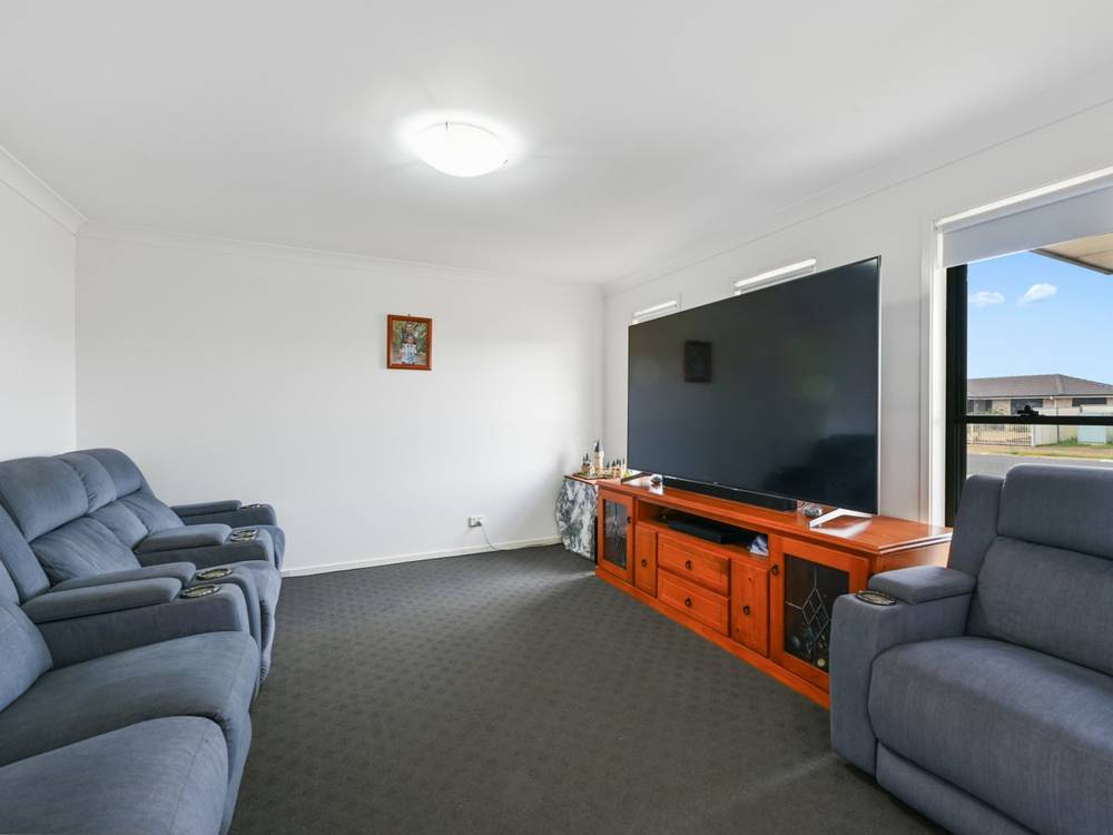 13 Berghofer Drive, OAKEY, QLD 4401