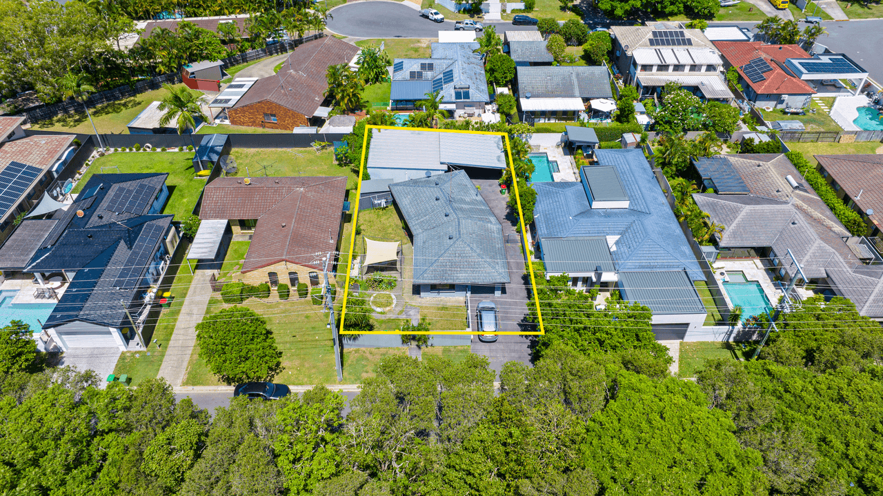 95 Cypress Drive, BROADBEACH WATERS, QLD 4218