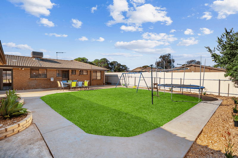 4 Commodore Parade, ANDREWS FARM, SA 5114